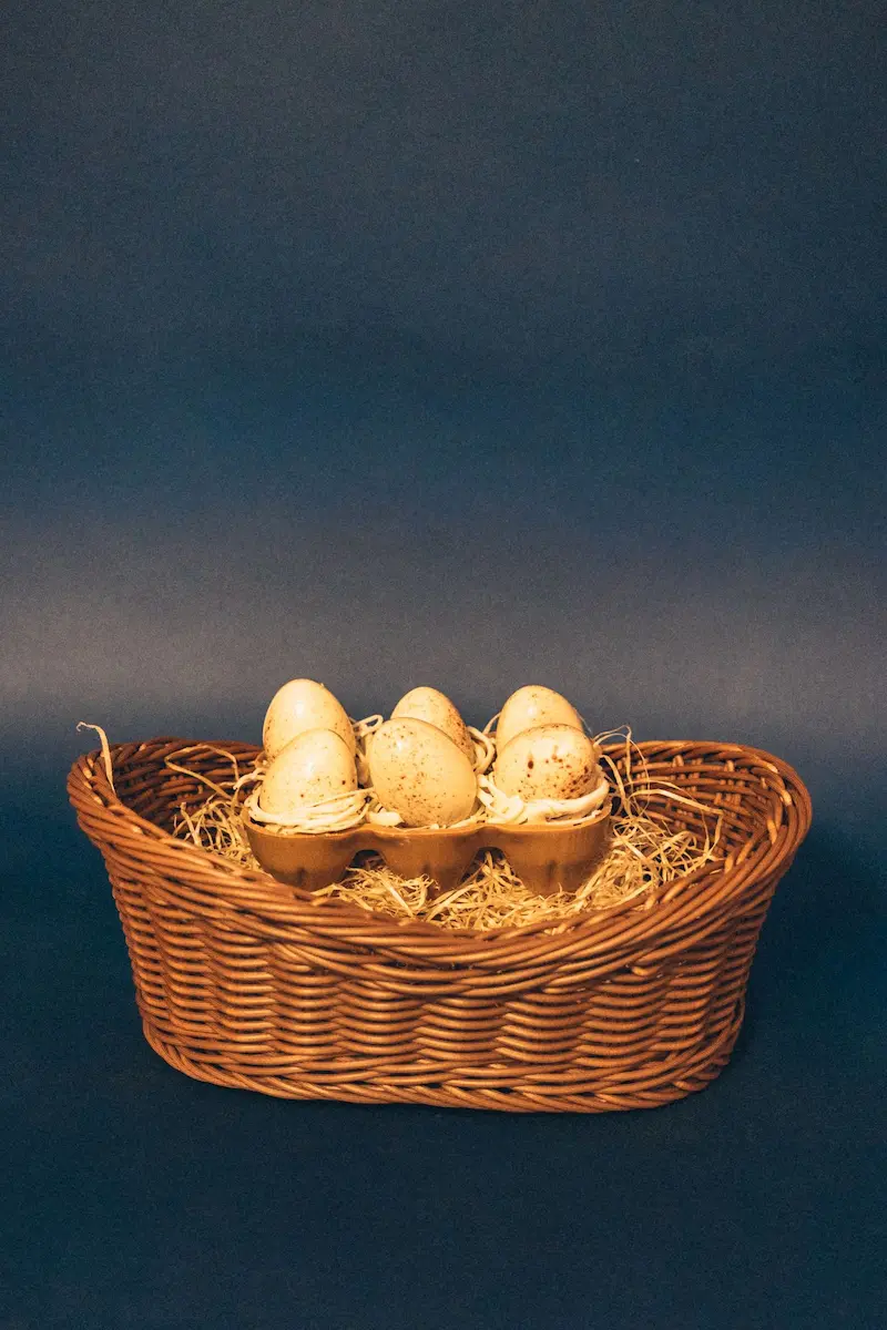 Boîte de petits œufs en chocolat blanc